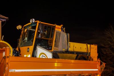 Fluorn: Kleiner Schneeraeumer Stuerzt Hang Hinunter 